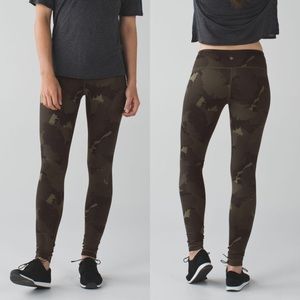 ✨SALE✨Lululemon Geen Camo Wunder Under Pants
